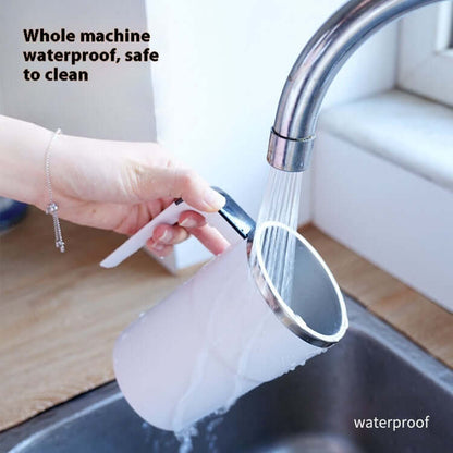 smart temperature-measuring stirring cup sous l'eau, entièrement étanche et facile à nettoyer.