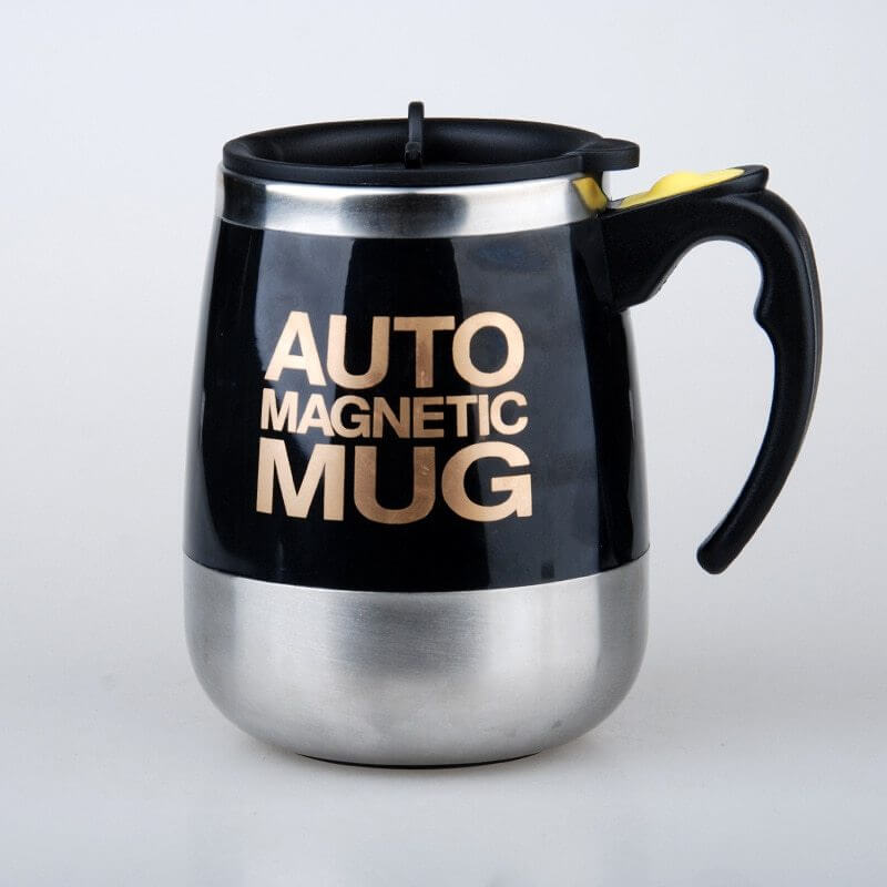 Tasse à café à agitation automatique en noir et argent, idéale pour mélanger vos boissons facilement.